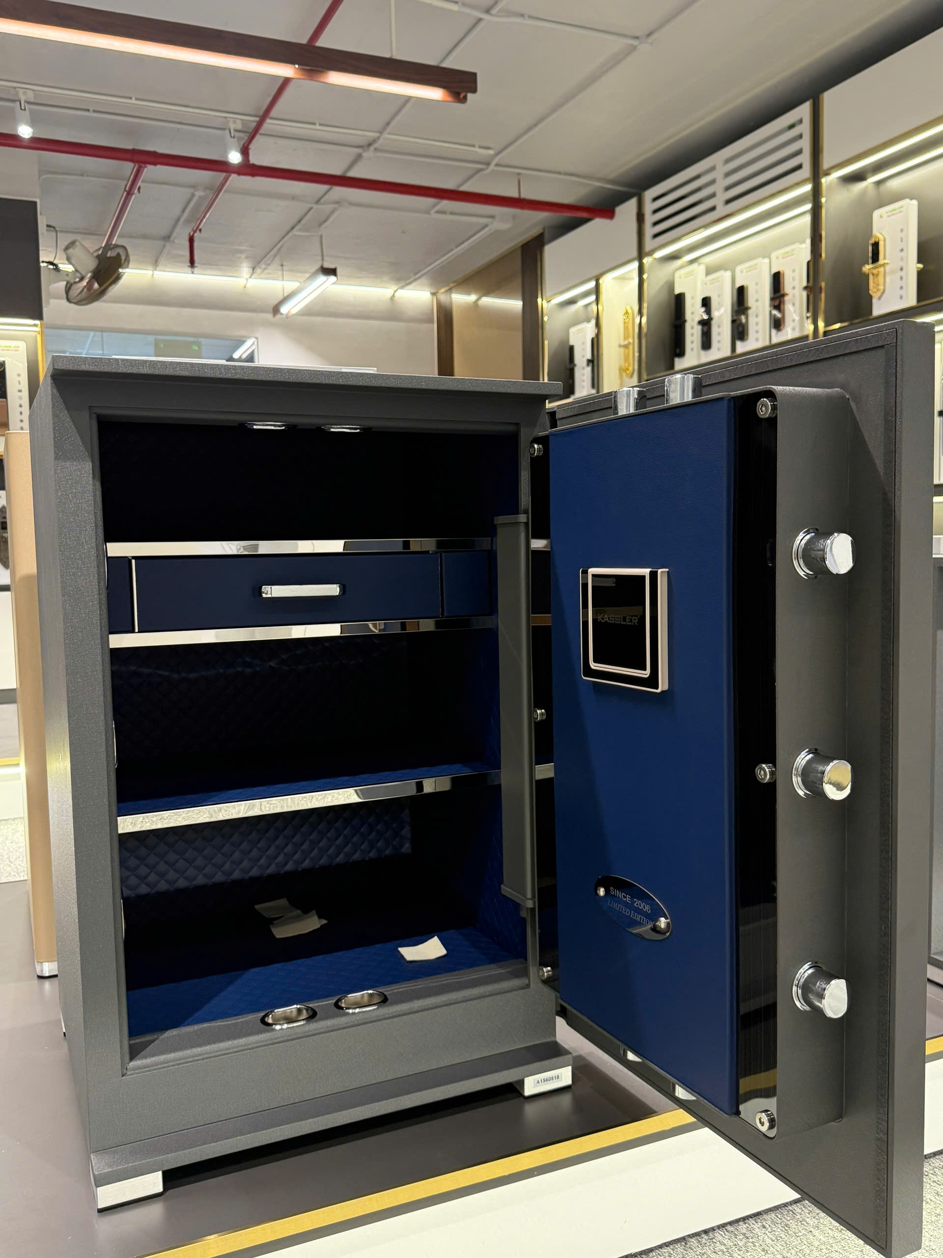 Két Sắt Thông Minh Kassler KL-75LS7 BG Bên Trong