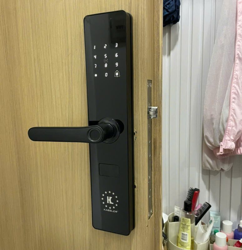 Cận cảnh khóa cửa thông minh Kassler KL-399 Black màu đen